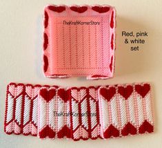 two pieces of crocheted fabric are shown with instructions for how to make them