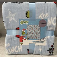 the grinch towels are stacked on top of each other