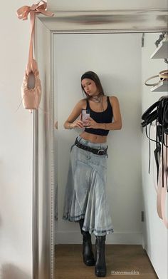 Kakis Skirt Outfit, Y2k Satin Skirt, Lower East Side Outfit, Men I Trust Concert Outfit, Outfits With Bloomers, Streetwear Summer 2023, Belt Over Dress, Boygenius Concert Outfit