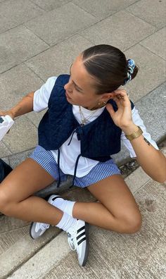 Euro Travel Outfits, California Summer Outfits 2024, Summer Outfit London, Australia Summer Outfits 2024, German Summer Outfits, Portugal Style Outfits, Styling Bloomers, Summer Outfits Inspo 2024, Summer 2025 Outfits