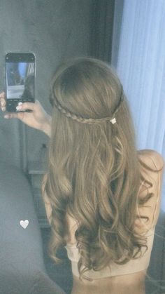 Fairy Hairstyles, Old Money Hairstyles, Hairstyles Female, Hair Styles For Long Hair, Styles For Long Hair, Hairstyle Examples, Fairy Hair, Hairdos For Curly Hair