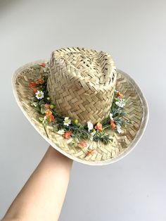 Summer Festival Sun Hat embellished with silk wild flowers  Perfect to shade you from the sun whilst enjoying a Pims at the garden party! Hat made from: Natural reeds woven into a straw styles sun hat One size FREE UK DELIVERY Wedding Straws, Hat Silk, White Cowboy Hat, Diy Hats, Pink Cowboy Hat, Hat Flower, Hat Wedding, Summer Garden Party, Festival Hat