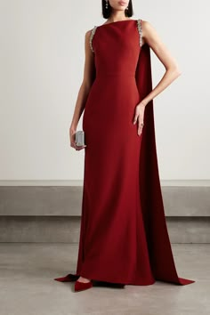 EXCLUSIVE AT NET-A-PORTER. Founder Daniela Karnuts likens Safiyaa to the dressmaking equivalent of a Savile Row tailor - it means her demi-couture gowns are cut to perfection. Striking in its simplicity, this 'Ginevra' gown is made from stretch-crepe and has a flowing cape that gently trails behind as you walk. Match your jewelry to the sequins and faux pearls along the boat neckline. Elegant Party Dresses, Evening Dress Fashion, Maxi Dress Evening, Couture Gowns, Designer Gowns, Formal Gowns, Elegant Dress