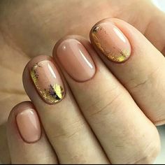 Nude and gold leaf #mani Gold Leaf Nails, Leaf Nails, Foil Nail Art, Gold Nail Art, Gel Nail Art Designs, Minimalist Nail Art, 2020 Trends