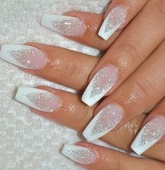 Unghie Sfumate, White Glitter Nails, Holiday Nail, Nails Winter, Christmas Nail Art Designs, Nails Christmas