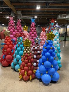 balloons are arranged in the shape of christmas trees