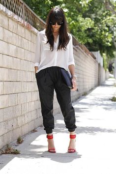 office chic outfit Ways To Style Sweatpants, Jogger Outfit Casual, Harem Pants Outfit, How To Wear Joggers, Sweatpants Outfits, Jogger Pants Outfit, Joggers Outfit, Street Style Outfit