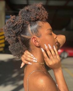 Embrace effortless beauty with our short curly hair, showcasing grace and style effortlessly. Don't miss our Upcoming Woman Day Sale for irresistible deals on your favorite hair extensions!#ShortCurlyHair #RealCurlyHairExtensions #16InchCurlyHair #NaturalCurls #CurlyHairGoals 4c Natural Hairstyles Short, Short Afro Hairstyles, Cabello Afro Natural, Natural Afro Hairstyles, Girls Natural Hairstyles, 4c Natural Hair, Air Dry Hair, Natural Curls Hairstyles