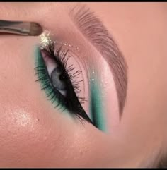 Icy Blue Makeup, Emerald Eye Makeup, Quinceanera Makeup, Eye Makeup Images, Date Night Makeup, Prom Makeup Looks, Cute Eye Makeup, Awesome Makeup