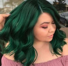 Shoulder Length Green Hair, Two Tone Green Hair, Dark Teal Hair, Emerald Green Hair, Emerald Hair, Unnatural Hair Color, Diy Hair Dye, Dark Green Hair, Bold Hair Color