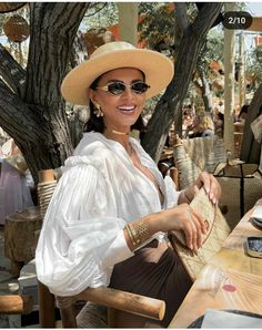 Dubai Woman Aesthetic, Black Hollywood Glamour, Fedora Hat Outfits, Hat Outfit, Classic Style Outfits, Boating Outfit, Stylish Work Attire, Cottagecore Style, Italy Outfits