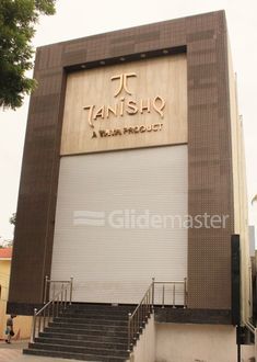 the entrance to tanisho a walk - through store in an urban setting with stairs leading up to it