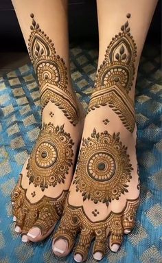 Mehandi Design Foot Mehndi Designs Unique, Lag Mehndi Design, Leg Mehendi Design Unique, Foot Mehendi Design, Mehndi 2023, Feet Mehndi Designs, Leg Mehndi Designs, Leg Mehandi, Feet Mehendi