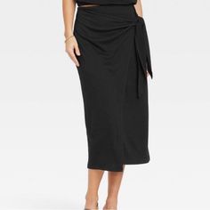 Never Worn, Stretchy Comfortable Material. Fits A Xs/S Black Sarong, Sarong Style, Black Wrap Skirt, Velvet Pleated Skirt, Athletic Dresses, Olive Skirt, Black And White Face, Midi Wrap Skirt, Satin Midi Skirt