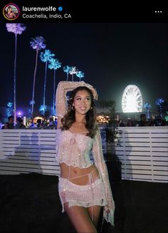 Slander Rave Outfit, Pastel Rave Outfit, Beyond Rave Outfits, Iconic Coachella Outfits, Tomorrowland Outfit Ideas, Rave Poses, Iridescent Rave Outfit, Hard Summer Outfit, Cute Rave Outfits