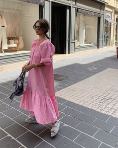 Oversize Dress Outfit, Street Style 2022, Oversize Dress, Maternity Street Style, Mode Kimono, Desi Fashion Casual, Stylish Maternity Outfits, Daily Outfit Inspiration