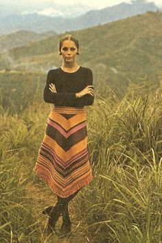 Gypsy retro style Decade Fashion, 70s Stripes, 1970s Fashion Women, 70s Girl, Vintage Fashion Photography, Weird Fashion