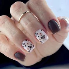 44266988962009 Fake Nails White, Short Fake Nails, Nagel Tips, Flower Nail Designs, Fake Nails With Glue, Nails For Women, Nail Forms, Stick On Nails, Nailed It