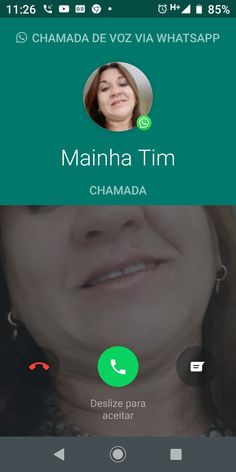 an image of a woman talking on her cell phone with the caption'mamma tim chamada '