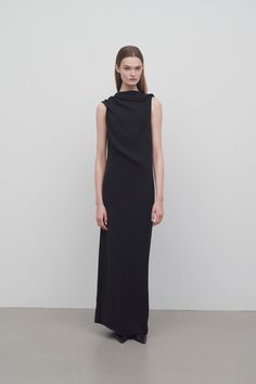 Long, off-the-shoulder dress in fluid silk crepe with folded bateau neckline, draped waistline, and center back slit detail. Silk Dress Back, 2025 Fashion, Silk Dress Long, Short Denim, Bateau Neckline, Nassau, Silk Crepe, High End Fashion, Womens Fall