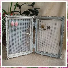 Keep your jewelry tangle-free and stylishly displayed with these practical and fashionable solutions. Double Picture Frame, Double Picture, Diy Jewelry Holder, Metal Tree Wall Art, Craft Show Displays