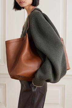 Serapian's 'Secret' tote is crafted from the label's signature 'Rugiada' leather - the Italian word for 'dew', it has a fine-grain texture that's supple but robust. It opens to reveal a spacious, suede-lined interior with two compartments and a zipped pocket, so there's plenty of room to keep your belongings organized. Vegan Handbags, Trendy Handbags, Brown Tote, Iconic Bags, Designer Shoulder Bags, Big Bags, Large Tote, Mr Porter, Leather Tote Bag