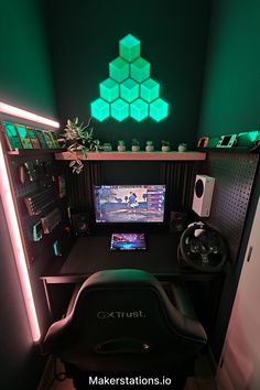 Small Space Desk Setup Gaming Office Ideas, Small Game Room Ideas, Boys Gaming Room, Gaming Setup Bedroom, Working Station, Games Room Inspiration, Battle Stations