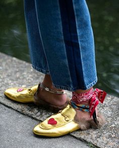 Photo Mules Outfit, Fashion Week Street Style, Looks Style, Mode Inspiration, Look Fashion, Chanel Bag, Me Too Shoes, Anklets, Style Me