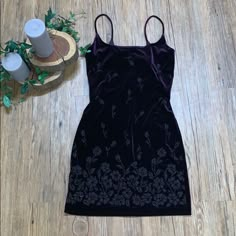 There Isn’t A Size Tag But I’m A Size 8 And It Fits Wonderful Measurements Included In Pics Above Dress Has Stretch For A Bodycon Fit 90s Party Dress, Velvet Holiday Dress, Purple Velvet Dress, Random Clothing, Pretty Fits, Velvet Slip Dress, Dress With Flowers, 90s Party, Vintage Short