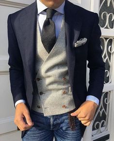 Discover the details that make the difference of the best #streetstyle, unique people with a lot of #style #blackfriday Plain Polo Shirts, Men Blazer, Mode Casual, Shirt Maker, Men's Wear, Dress Outfit