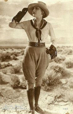 The Closet Historian: Down the Rabbit Hole, Making Jodhpurs Moda Safari, Safari Outfit, Vintage Safari, Wilde Westen, Victorian Women, Old Fashion, Silent Film, 1920s Fashion, Jodhpur