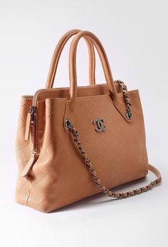 Chanel Handbags Collection, Moda Chanel, Bag Obsession, Lv Handbags, Chanel Fashion, Small Tote, Designer Bag