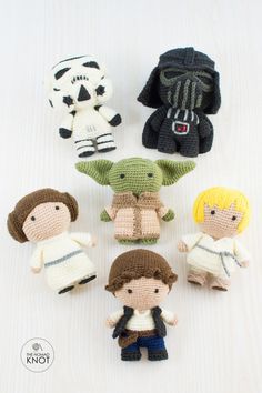 star wars crocheted toys are arranged in a circle