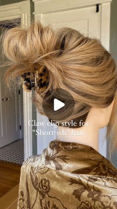 Clipping Short Hair, Using Claw Clips With Short Hair, Claw Clip Styles For Shoulder Length Hair, Claw Clip Tricks For Short Hair, 50 S Hairstyles, Claw Clip Bridal Hair, How To Clip Up Hair, Easy Updos For Medium Hair With Clip, Easy Updos For Medium Hair Claw Clip