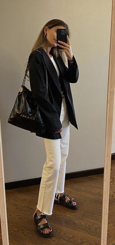 Jeans Outfits, Work Outfits, Jean Outfits, Rebecca Minkoff Hobo, Fashion Inspo Outfits, Work Outfit, Fashion Inspiration, White Jeans