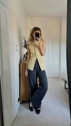 Waistcoat Outfit, Minimalist Outfits, Look Formal, Flats Outfit, Corporate Outfits, Elegante Casual, Wardrobe Outfits, Dinner Outfits