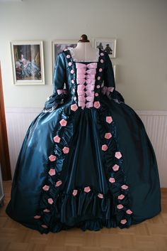 Fantasy Dresses, Royal Court, Period Outfit, French Women, Pompadour, Ball Gown Dresses