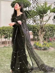 Black Sari, Desi Fashion Casual, Pakistani Dresses Casual, Chique Outfits