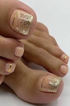 Glitter Toe Nails, Feet Nail Design, Pedicure Designs Toenails, Pedicure Nail Designs, Gel Toe Nails, Acrylic Toe Nails, Toe Nail Color, Pretty Toe Nails, Cute Toe Nails