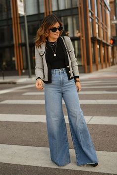 Spring Outfits Ideas For Women, Denim Blazer Outfit Womens Fashion, Pantalones Mom, Cardigan Outfit Ideas, Palazzo Jeans, Stile Casual Chic