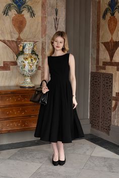 A line Midi Dress Louise Old Hollywood Outfit Ideas, Midi Frock, Opera Dress, A Line Midi Dress, Champagne Brunch, Hollywood Dress, Dior Dress, Carla Bruni, Boat Neck Dress