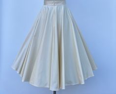 1950s style Full Circle Skirt Details: * Quality Cotton with spandex * Two side pockets * Standard Knee Length  from waist to Hem  28 inch approx Sizes -------Waist (inch） 00        --     24           0          ---    25            2           --     26              4           --    27          6          --     28            8          --     29          10         --    30           12        --     31.5 14          ---   33 16          ---   35.5 18          ---   38 20        ---   40.5 22        ---    43 24       ---     45.5      Don't hesitate to inquire about custom orders; we're more than happy to accommodate your requests. Classic Fitted Off White Bottoms, Retro A-line Fitted Bottoms, Fitted Pleated Skirt In 1950s Style, Fitted Off White Skirt, Off White Fitted Skirt, Cream Fitted Flared Skirt, Classic White Skirt With Pockets, Fitted Cream Bottoms With Pockets, Fitted Pleated Skirt In Vintage Style