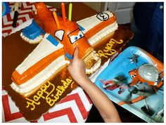 an airplane themed birthday party with cake and napkins for the children's birthday