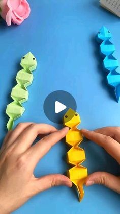 Moses Rod To Snake Craft, Paper Plate Snake Craft, Third Grade Crafts Activities, Easy Crafts With Construction Paper, How To Make A Snake, Snake Diy Craft, Fun Art And Craft Activities For Kids, Paper Snake Craft, Snake Paper Craft