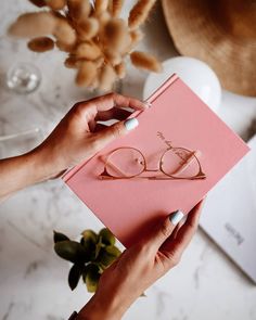 Content Day Photography, Photoshoot With Glasses, Photography With Glasses, Glasses Flatlay, Flatlay Photography Ideas, Lifestyle Photography Women, Earth Tone Wedding, Eye Facts, Crystal Photography