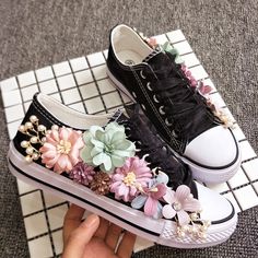 Ribbon Laces, White Pumps, Pearl Flower, Sneaker Wedge, Lace Up Heels, Stylish Shoes, Black Pumps, Canvas Shoes