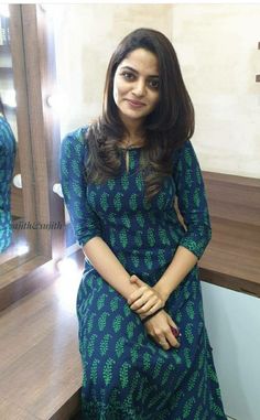 Nikhila Vimal, Plain Kurti Designs, Ethereal Elegance, Dark Blonde Hair Color, Floral Frocks, Simple Frocks