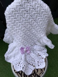 a white crocheted blanket sitting on top of a bowl