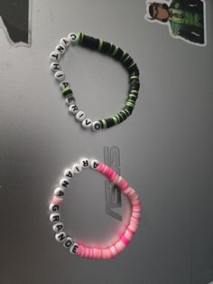 These are bracelets inspired by Ariana Grande and Cynthia Erivo from Wicked. Ariana Grande Bracelet Ideas, Ariana Grande Bracelet, Clay Bracelets, Cynthia Erivo, Clay Bracelet, Ariana Grande, Jewelry Bracelets, Wicked