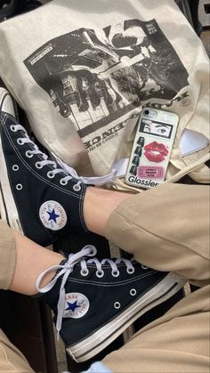 Whatsapp Wallpaper Cute, Shatter Me Series, All Stars Converse, Lonely Heart, Downtown Girl, Shoe Inspo, Converse All Star, Gilmore Girls